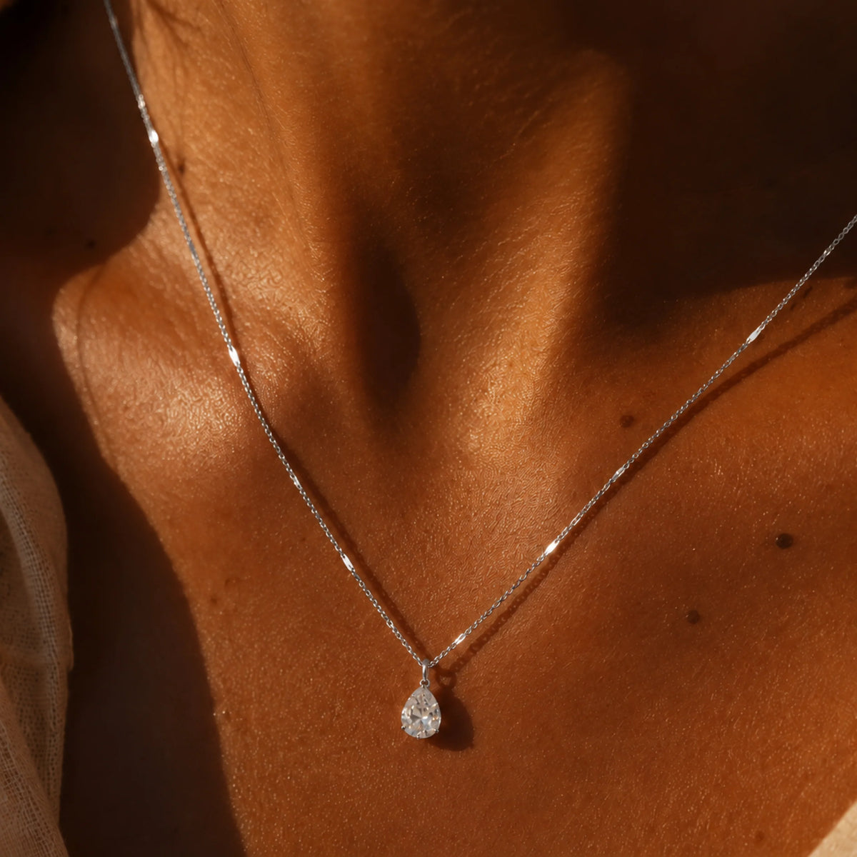 Auréa Drop Necklace