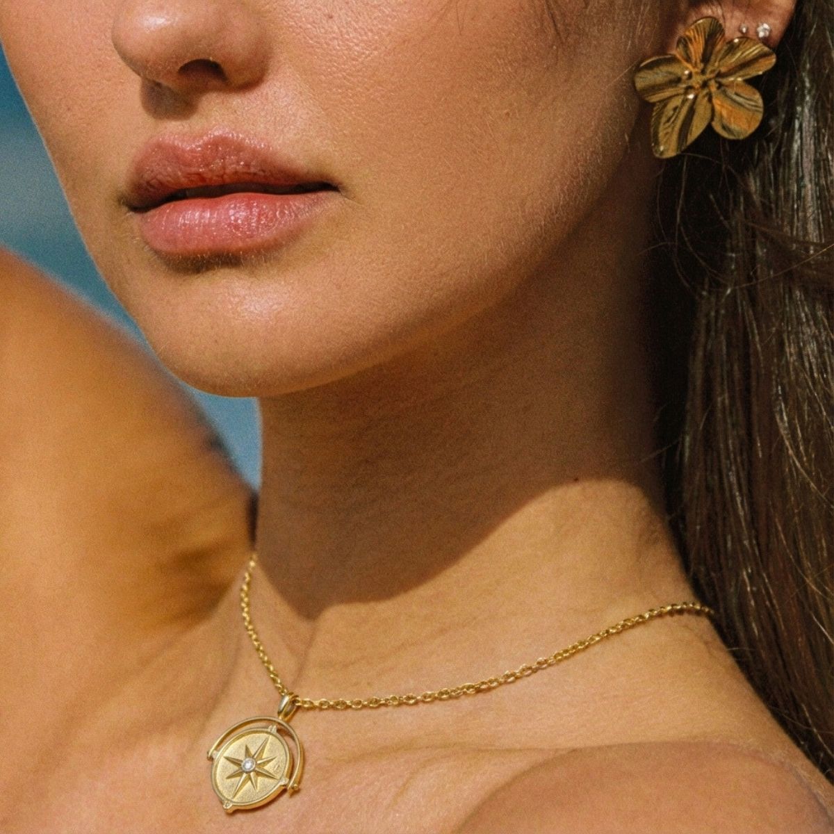THE COMPASS NECKLACE