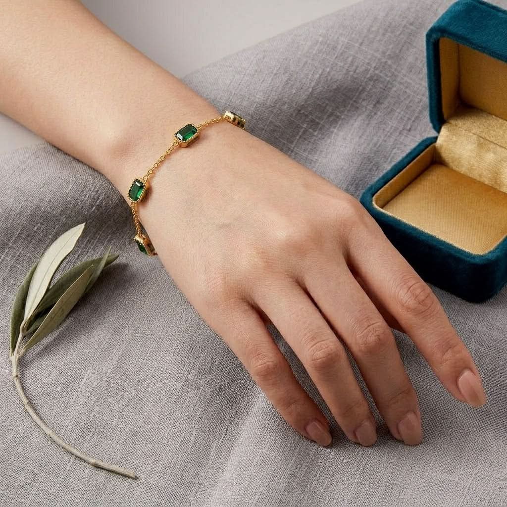 The Amora Emerald Station Bracelet