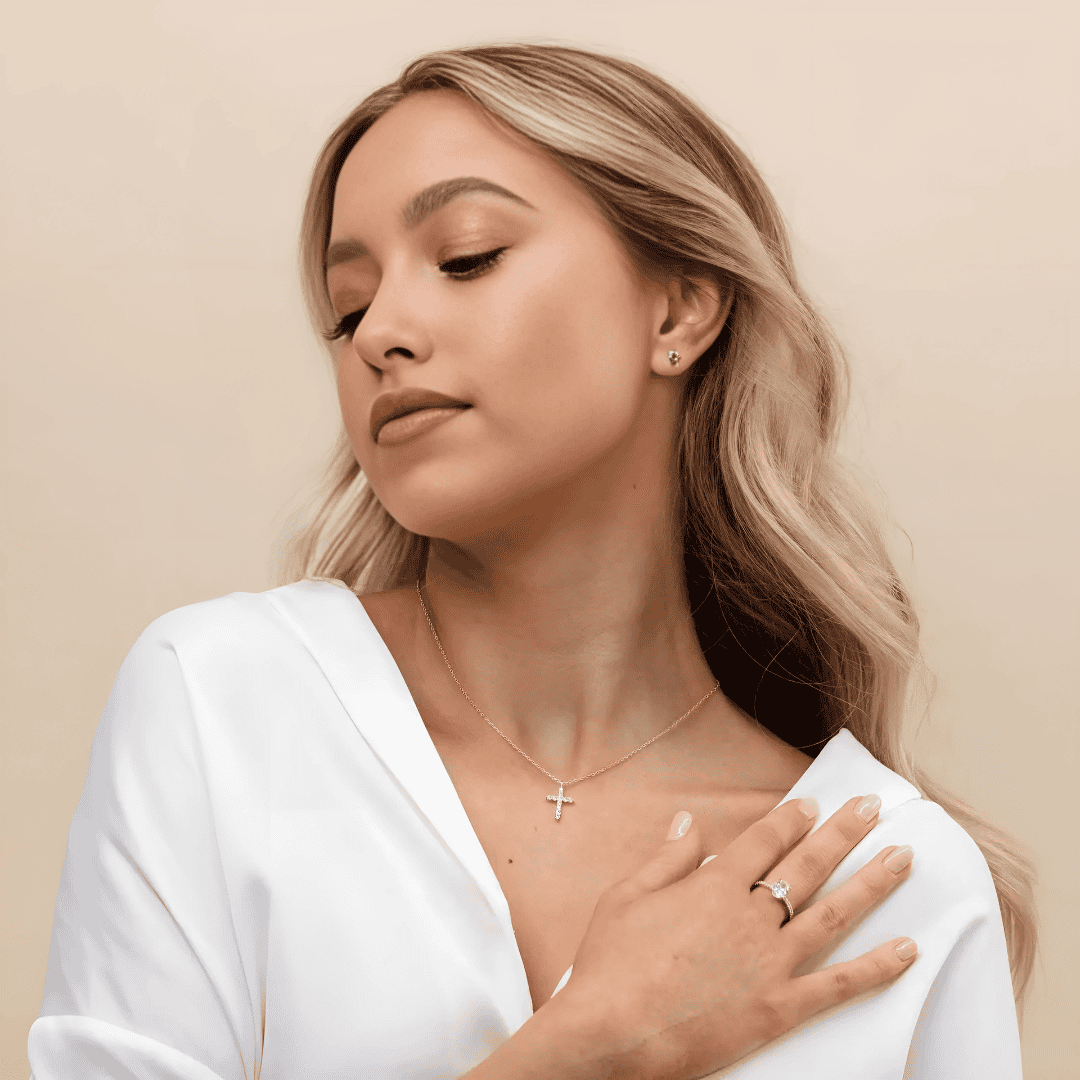 LUMIÈRE CROSS NECKLACE