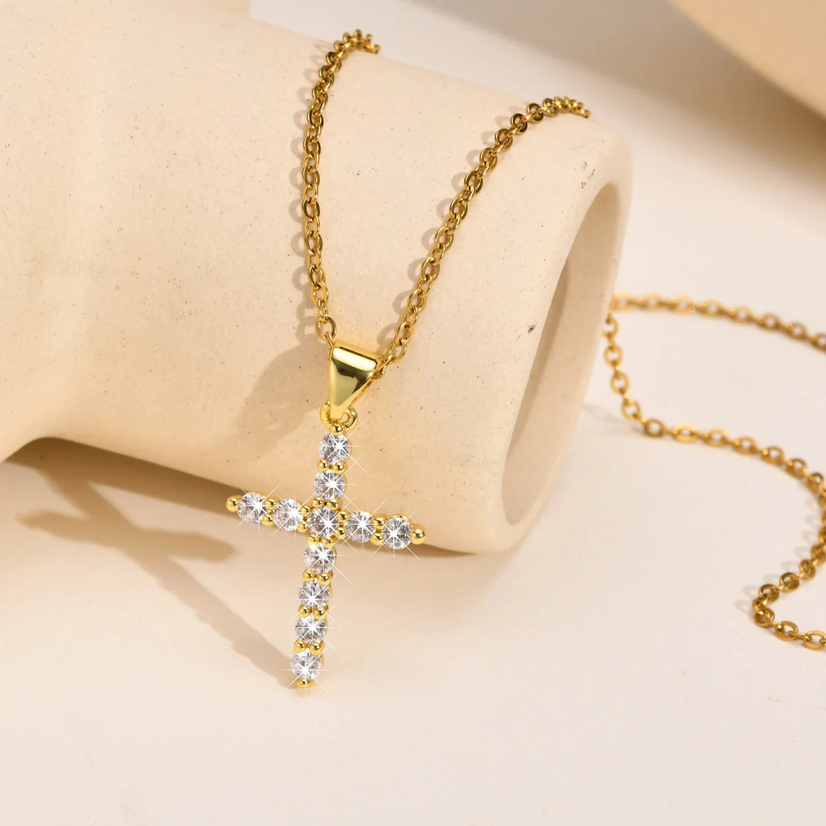 LUMIÈRE CROSS NECKLACE