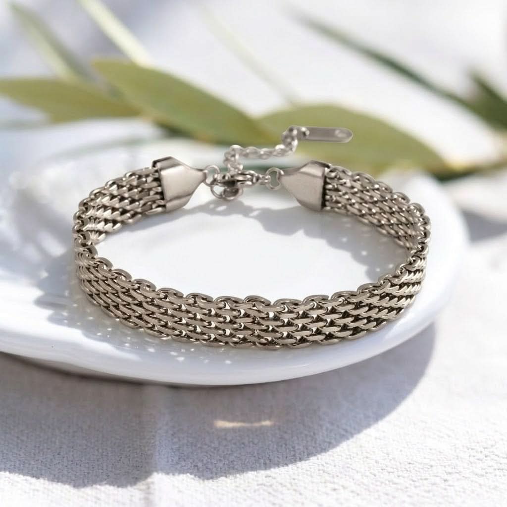 The Amora Woven Mesh Bracelet