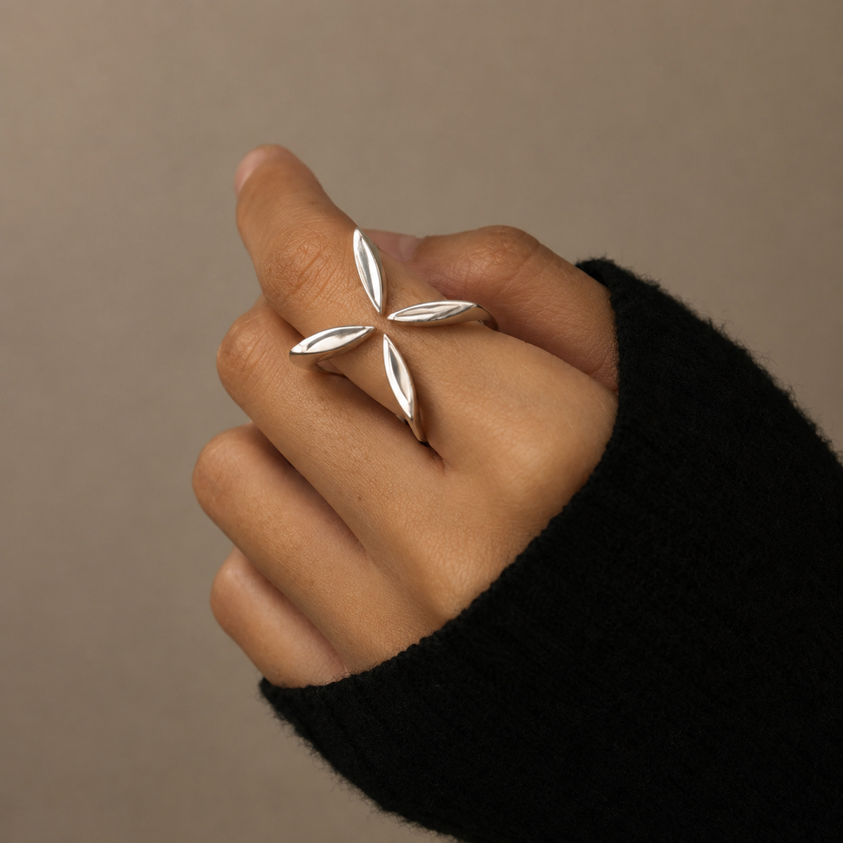 Four Points Ring